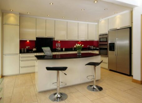 white gloss and red kitchen with breakfast bar