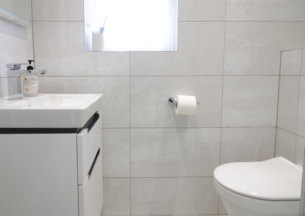 Sleek White Bathroom Tiles