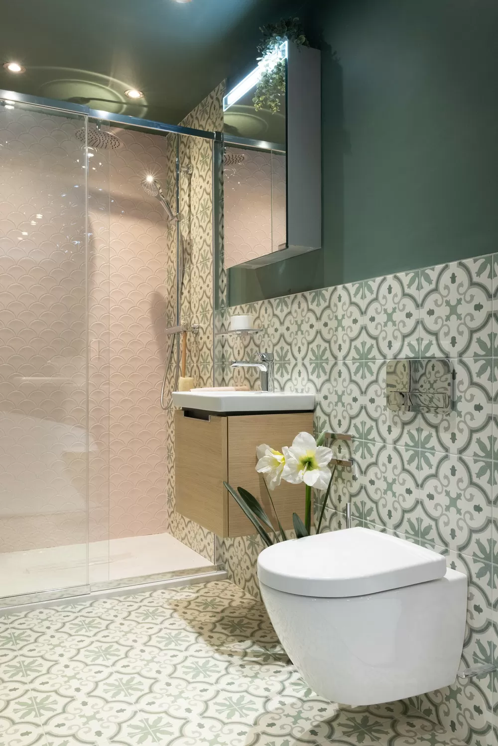 Jade green marbled bathroom tiles by Capietra